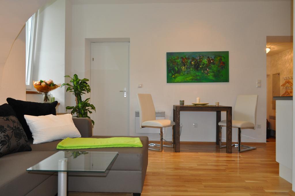 Ferienwohnung Im Univiertel Mit Garten กราซ ภายนอก รูปภาพ